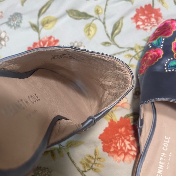 Kenneth Cole New York Pointed Toe Floral Embroidered Flats - Picture 11 of 16